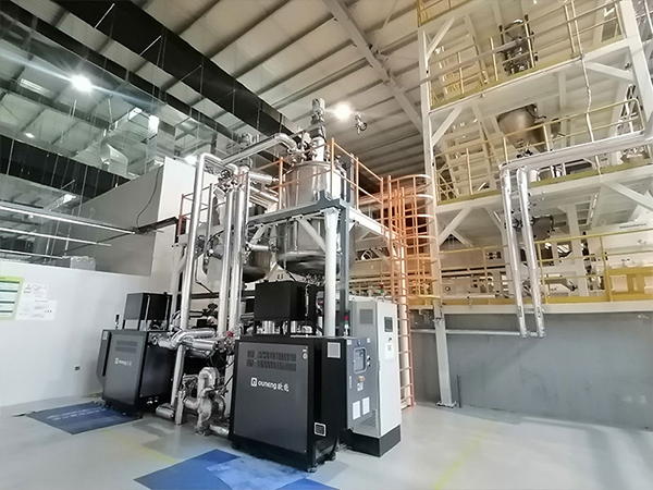 提高鋰電池隔膜的質(zhì)量選擇隔膜材料模溫機(jī)，讓白油溫度恒定