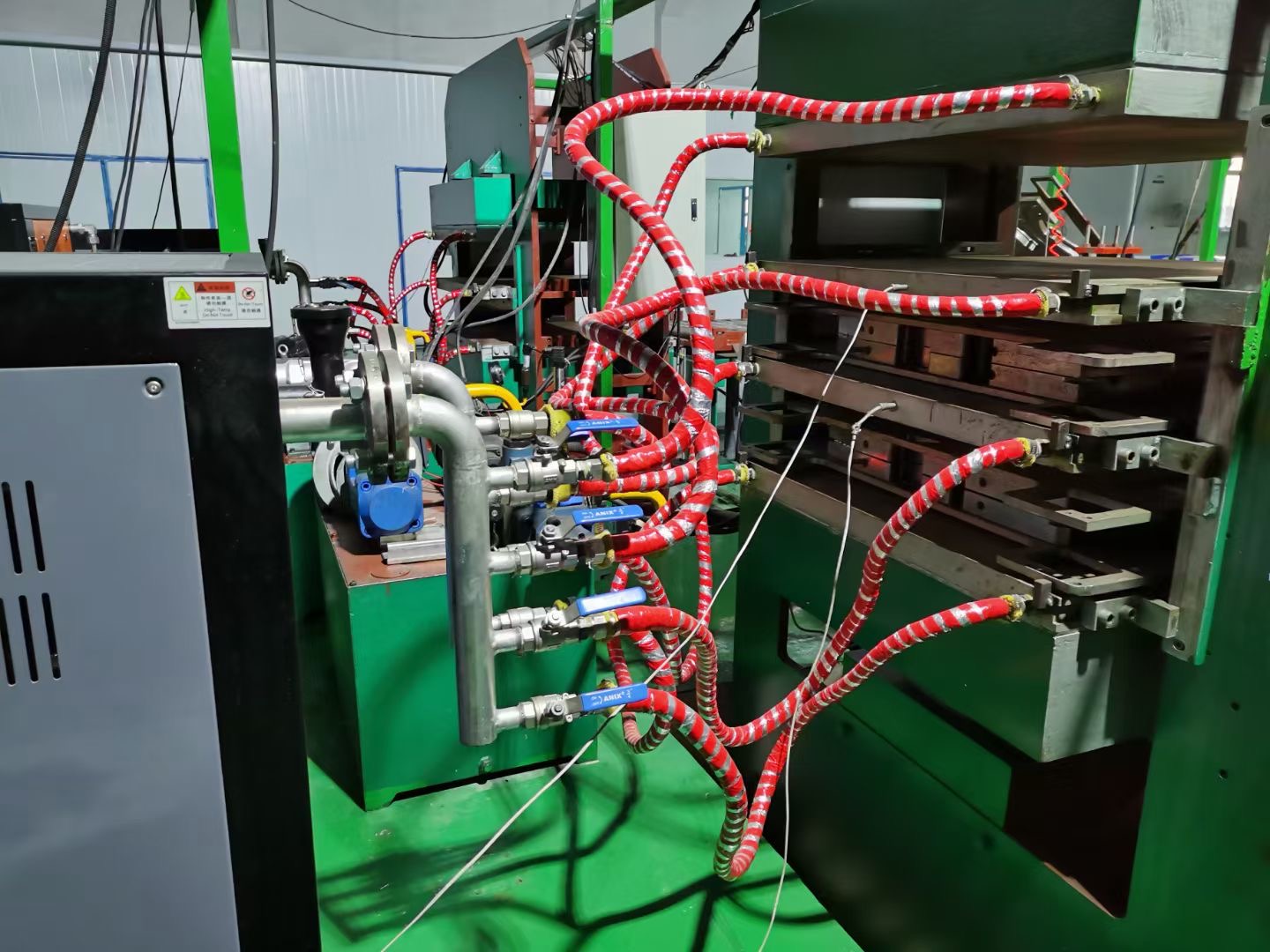 模溫機(jī)快速接頭的種類、功能及注意事項(xiàng)