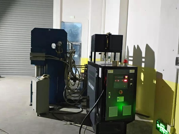 風(fēng)冷式模溫機原理