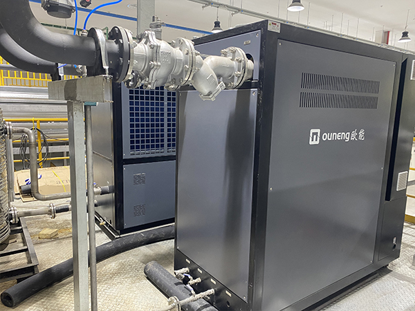 循環(huán)油加熱器給反應(yīng)釜控溫，塑料薄膜生產(chǎn)線的節(jié)能選擇