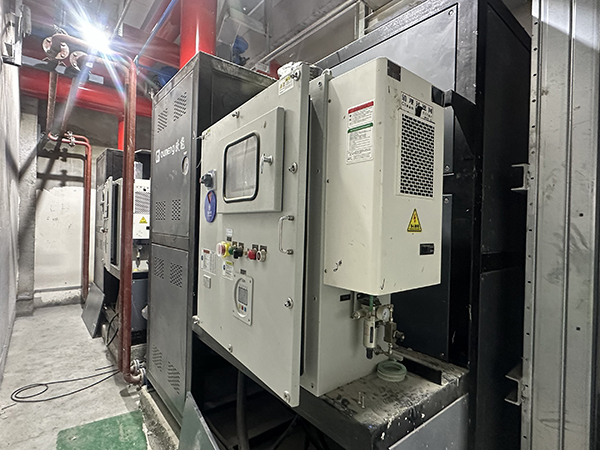 防腐劑蒸發(fā)器生產(chǎn)防爆電加熱模溫機