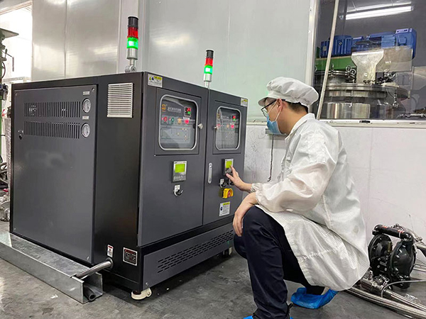 鋰離子電池電極漿料制備和涂布，攪拌機(jī)模溫機(jī)控制溫度