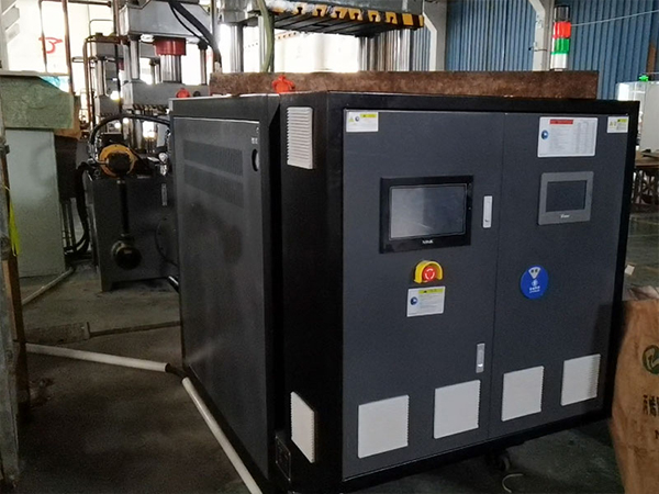 芳綸纖維防彈成型模溫機(jī)提供溫度控制，確保芳綸纖維工藝成型