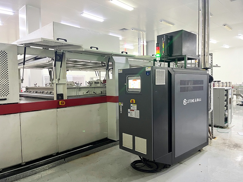 光伏層壓機(jī)模溫機(jī)的工作原理，提高太陽(yáng)能電池封裝質(zhì)量