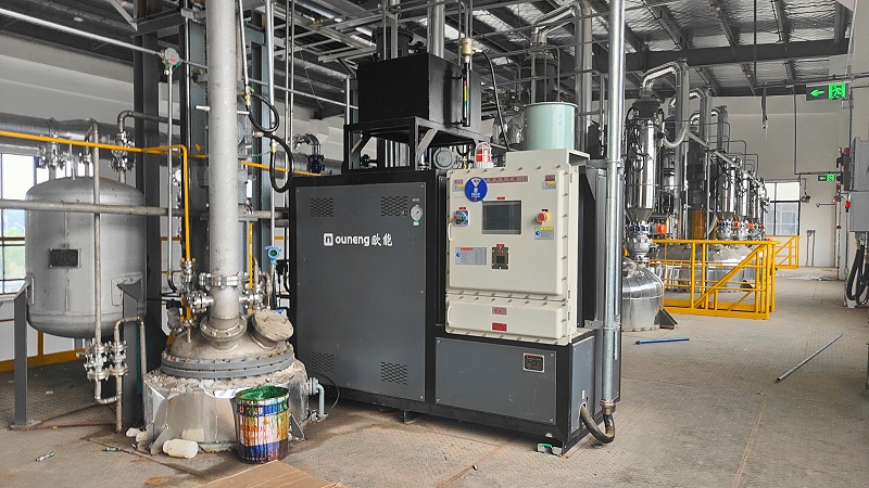 反應(yīng)釜防爆導(dǎo)熱油爐守護(hù)，保障夏日化工行業(yè)安全